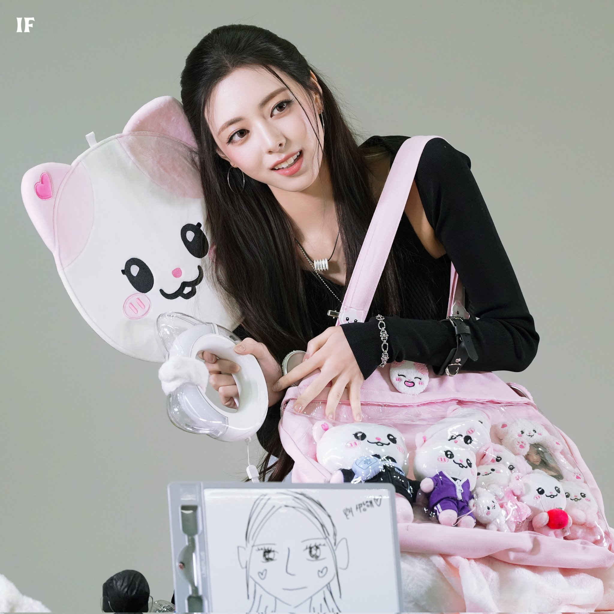 (스압)여자여자한 ITZY 유나.jpgif | 인스티즈