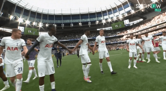 히샬리송 기 살려주는 캡틴 손 | 인스티즈