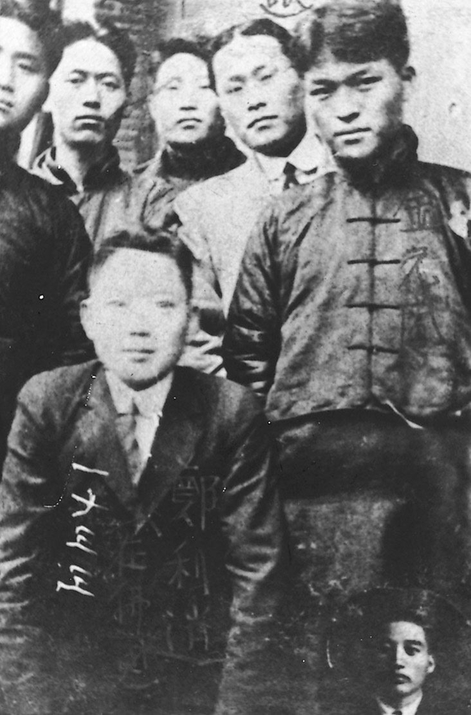 영화 암살에서 조승우가 돈이 없는데 옷은 잘 입은 이유 | 인스티즈