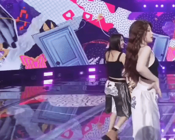 가슴싸움 하는 여자아이들 미연 vs 슈화 | 인스티즈