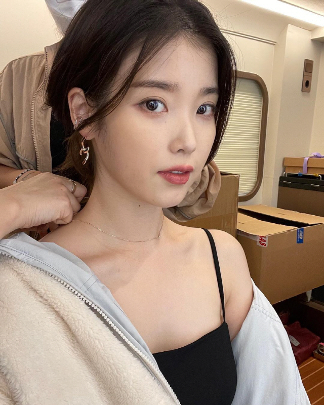 아이유 라고 쓰고 섹시 라고 읽는다 섹시가수 아이유.jpgif | 인스티즈