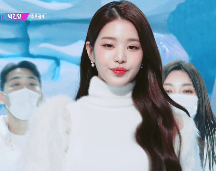 박진영 신곡무대 파트너 장원영 vs 조유리.gif | 인스티즈