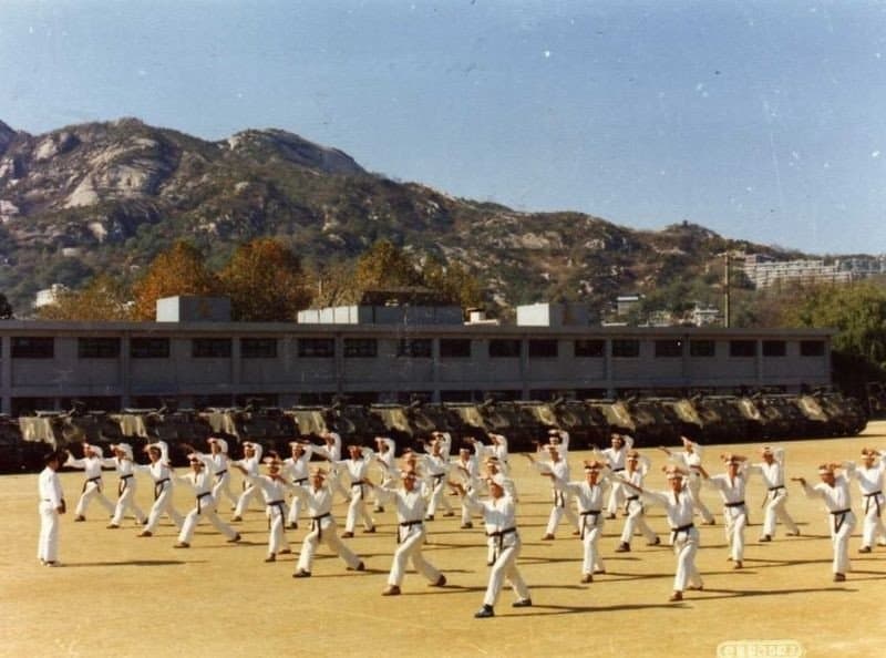 옛날 경복궁 안에 군부대 있던 시절 | 인스티즈