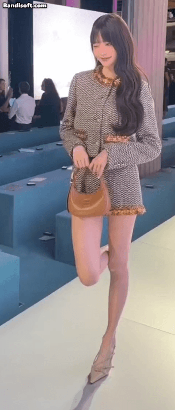 봐도 봐도 늘 새로운 아이브 장원영 다리길이.gif | 인스티즈