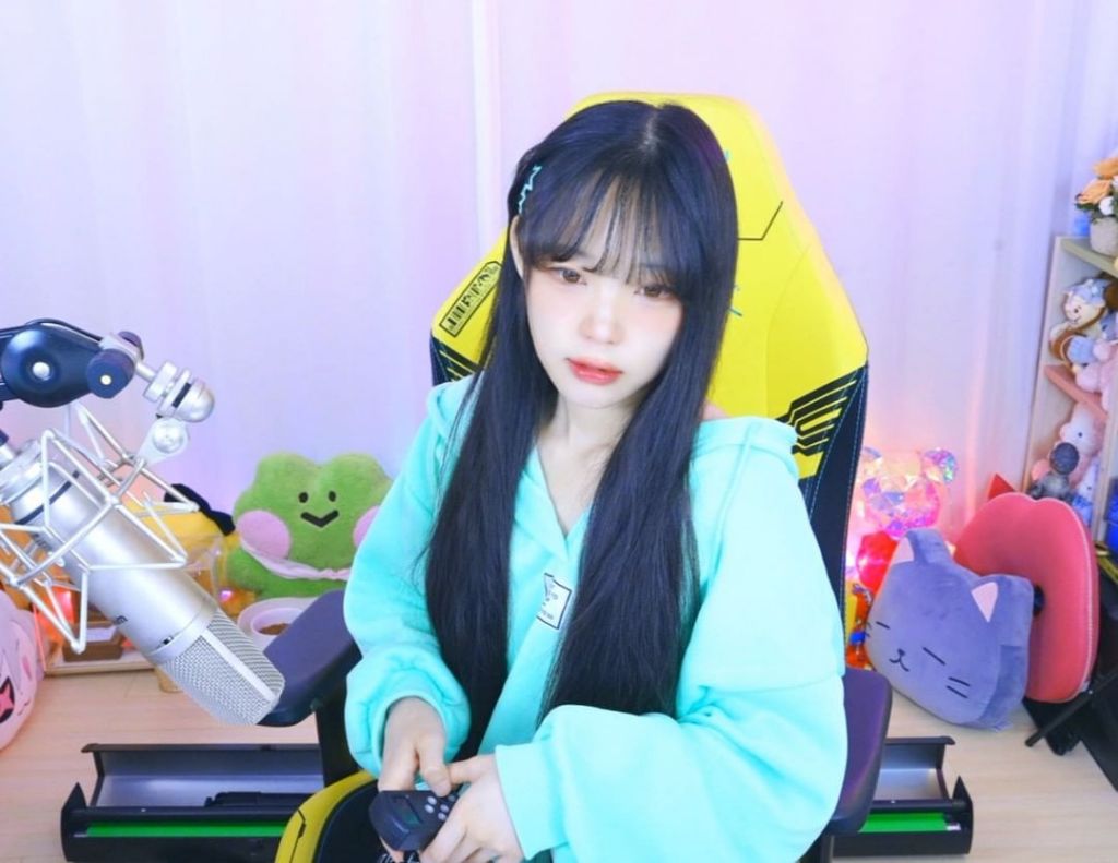 트위치의 르세라핌 서새봄 x 진짜 르세라핌 합방 | 인스티즈