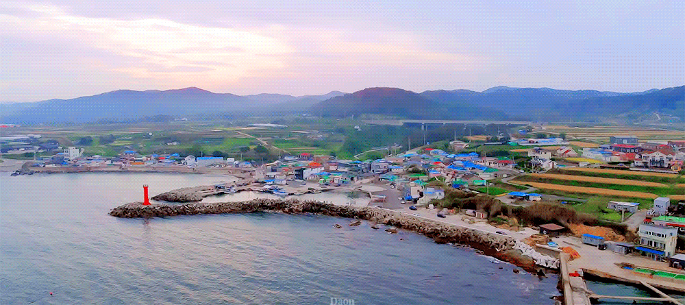 플립 커버 움짤로 쓰기 좋은 갯마을 차차차 풍경짤.gif | 인스티즈