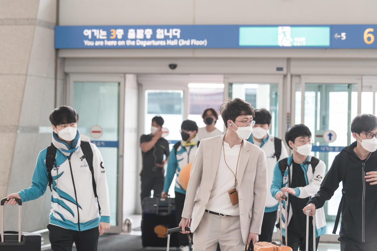 담원 출국 사진.jpg | 인스티즈