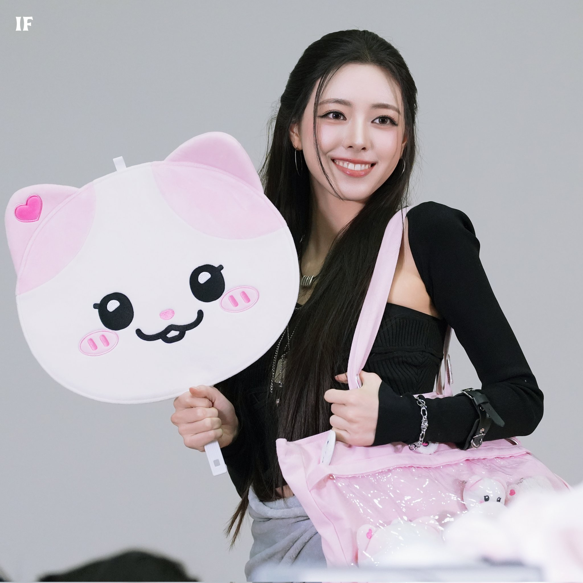 (스압)여자여자한 ITZY 유나.jpgif | 인스티즈