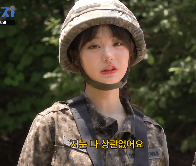 국군의날 기념 다시 보는 군복 입은 장원영.gif | 인스티즈
