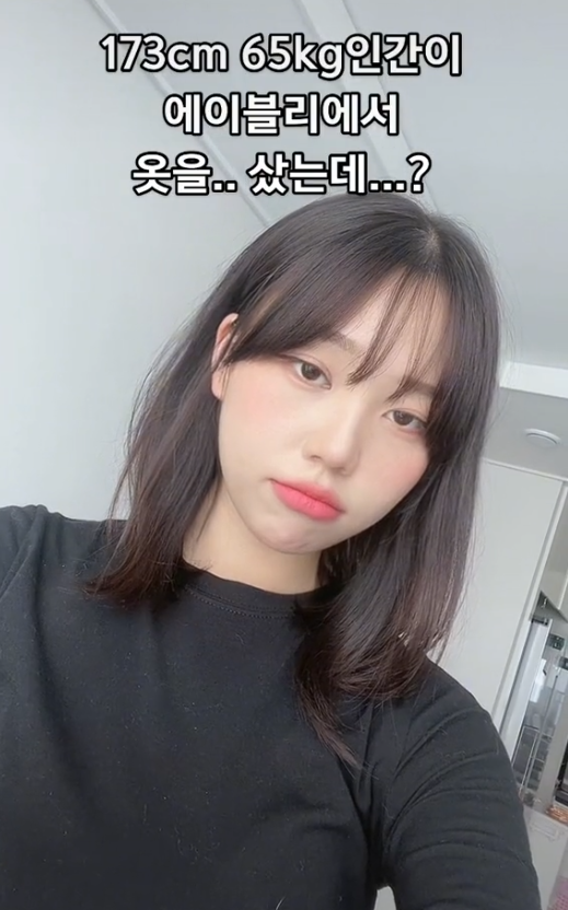 173cm 65kg 여자가 쇼핑몰에서 옷을 사면.gif | 인스티즈