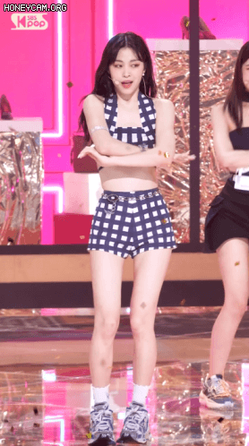 류진의 러너 스니커즈에는 감동이 있다.gif | 인스티즈