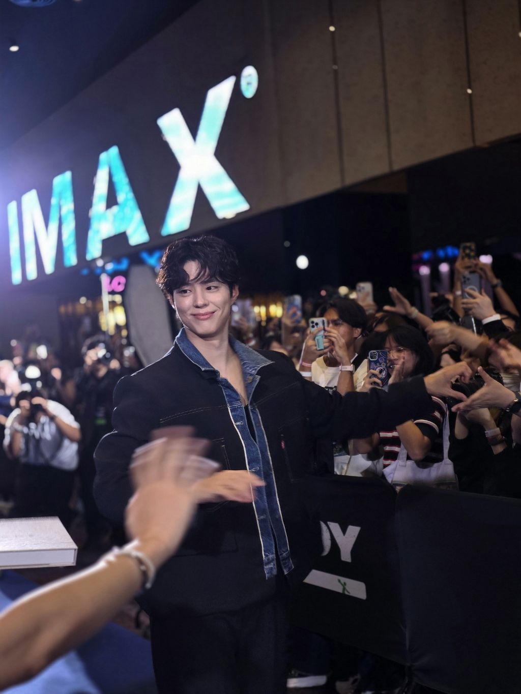 오늘 태국에서 난리났다는 박보검 얼굴...jpg | 인스티즈