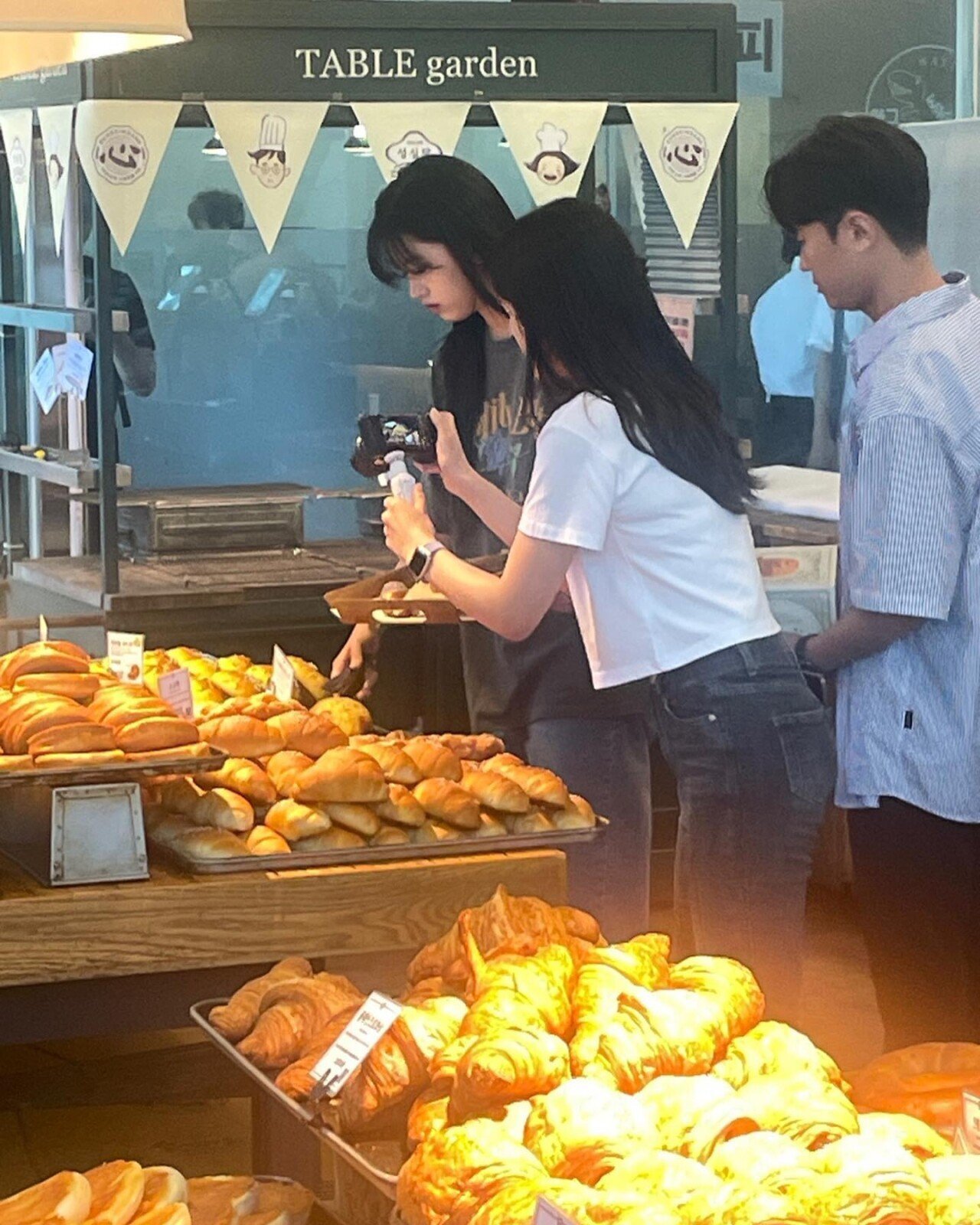 성심당 빵을 털고있는 대전의 딸 아이브 안유진 | 인스티즈