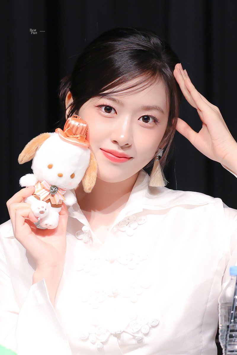 은근 이쁜데 설명할 방법이 없는 안유진 근황.jpg | 인스티즈