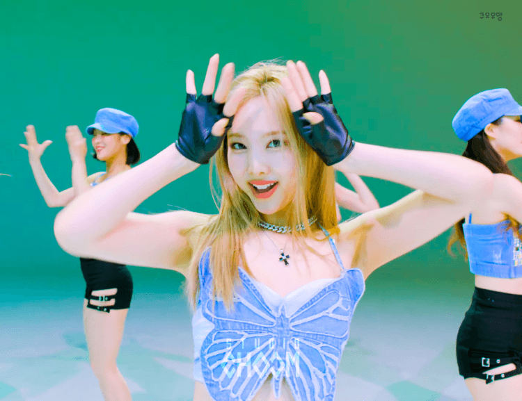 시원해 보이는 파랑옷 입은 스튜디오춤 나연+비하인드.gif | 인스티즈