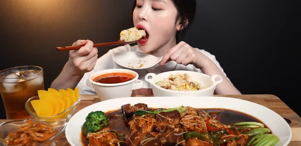 문복희가 밥먹을때 쓰는 숟가락........jpg | 인스티즈