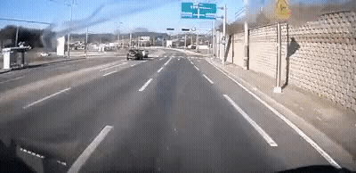 우회전 이쁘게 하는 엠뷸런스 운전병.gif | 인스티즈
