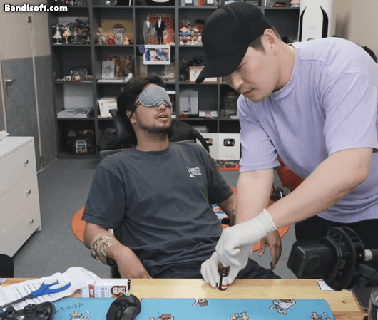 침착맨 입 안에 알보칠 바르는 김풍.gif | 인스티즈