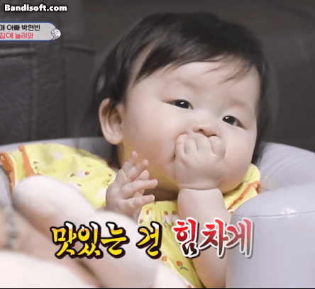 이거 없으면 큰일날 정도로 애기들이 환장하는 과자...gif | 인스티즈