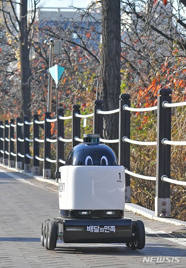 배민에서 시범 운영중이라는 배달 로봇.jpg | 인스티즈