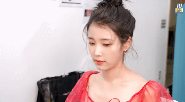아이유:2022년에 콘서트 2번밖에 안했으니 내년에른 본격적으로 달린다! | 인스티즈