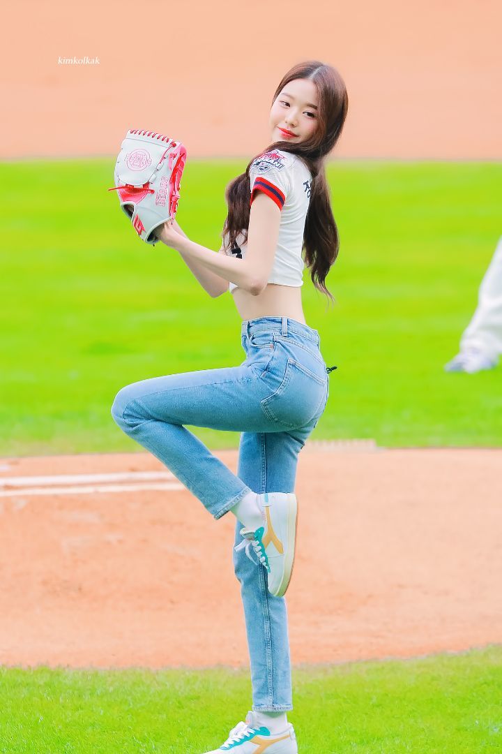 봐도봐도 놀라운 아이브 장원영 다리길이 | 인스티즈