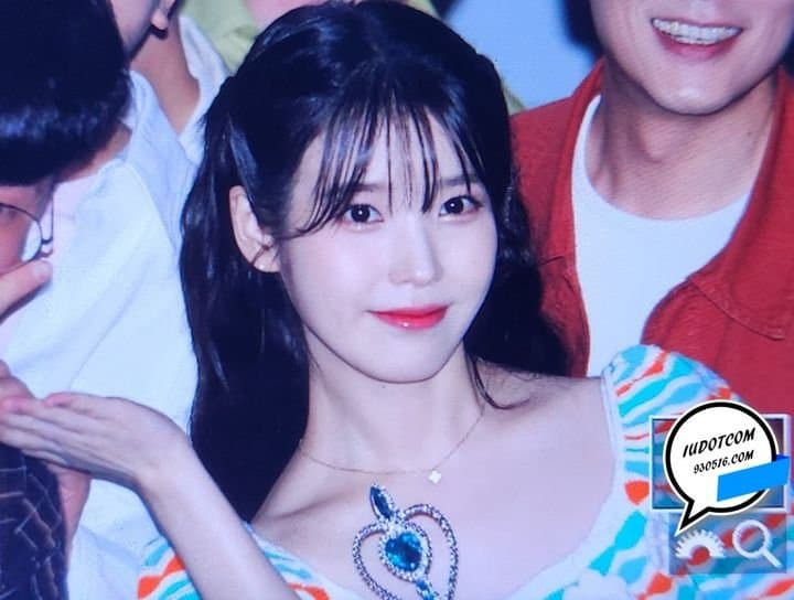 오늘자 아이유 | 인스티즈