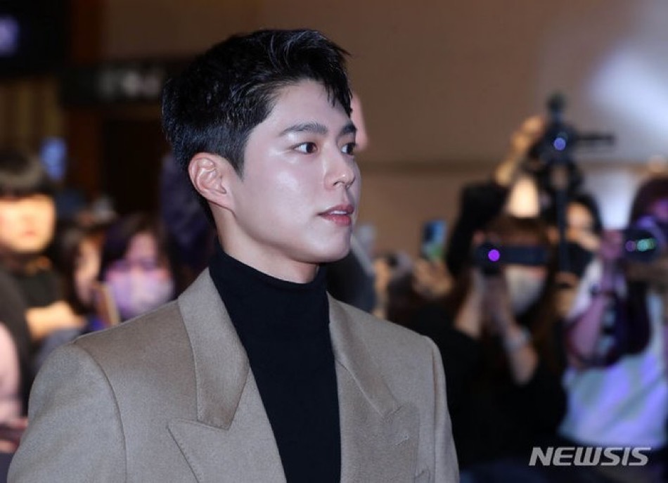박보검이 최근 입고 나온 코트 가격 | 인스티즈