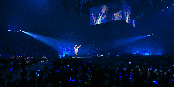 한번쯤 가볼만한 아이유 콘서트.gif | 인스티즈