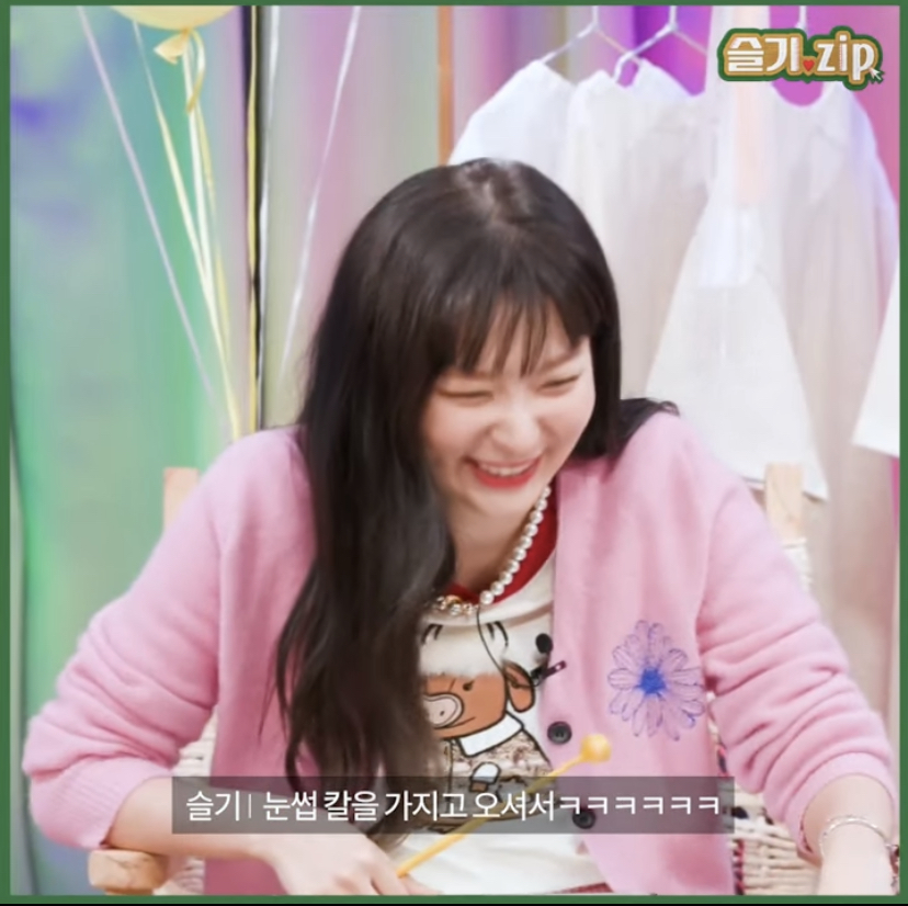 뮤비 촬영장까지 와서 슬기 앞머리 자르고 간 이수만.jpg | 인스티즈