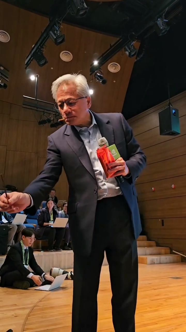 빼빼로 먹는 젠슨황 부녀 | 인스티즈