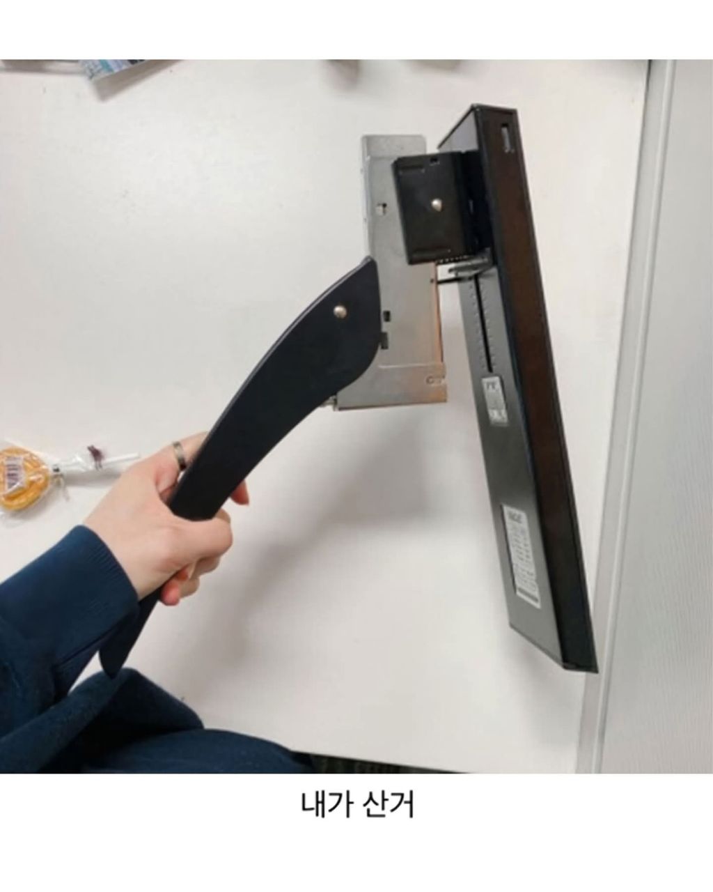 손이 큰 여직원 | 인스티즈