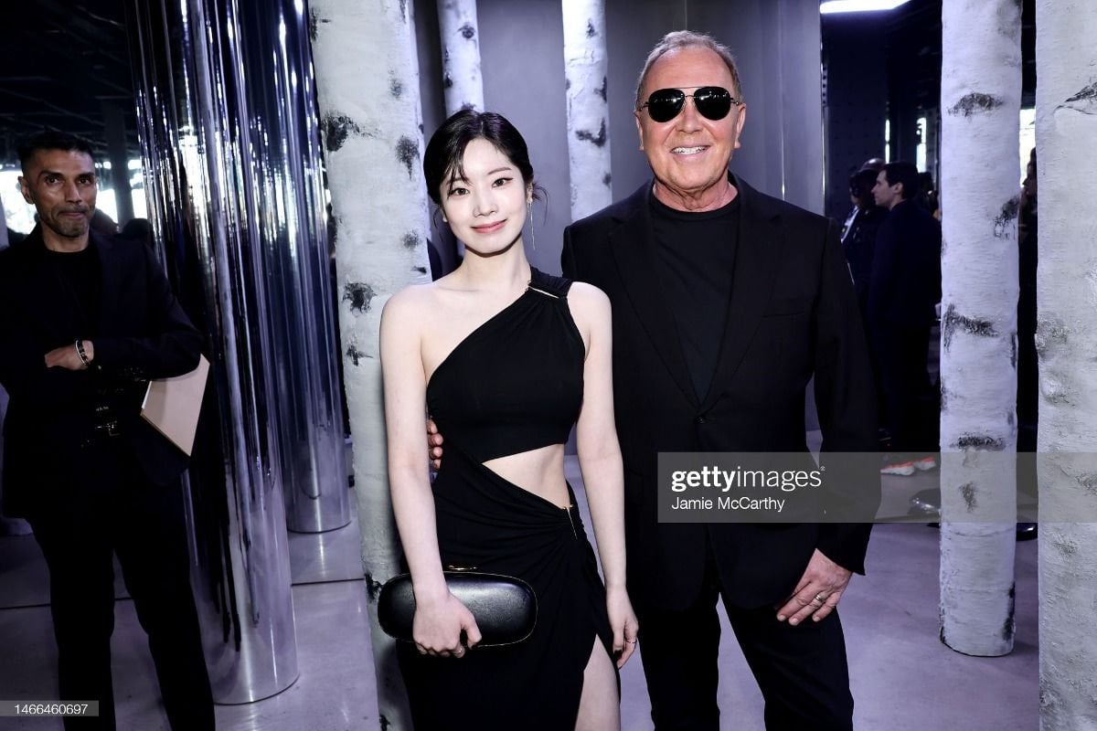 마이클 코어스 패션쇼에 참석한 다현 | 인스티즈