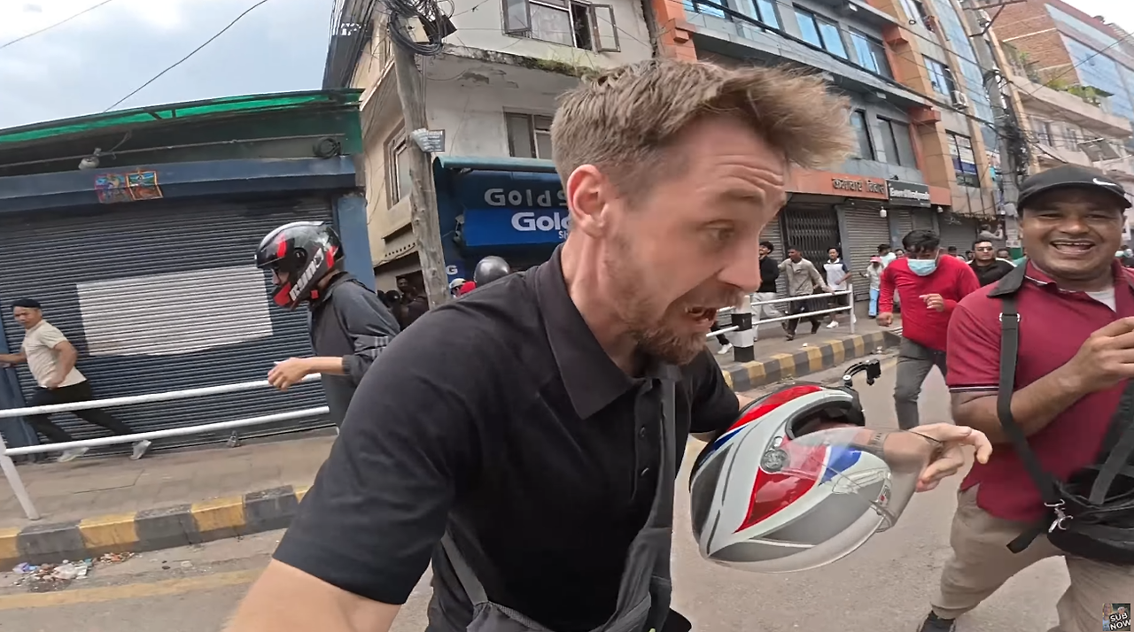 네팔에 놀러갔다가 큰 사건을 목격한 유튜버 근황 | 인스티즈