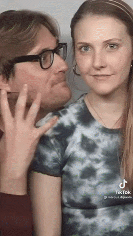 인터넷에 여친 자랑하면 안되는 이유.gif | 인스티즈