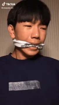 나는 악마로 의심을 받아 화형을 당하는 도중 인간이 되고픈 진짜 악마가 내 몸 안으로 들어왔다.gif | 인스티즈