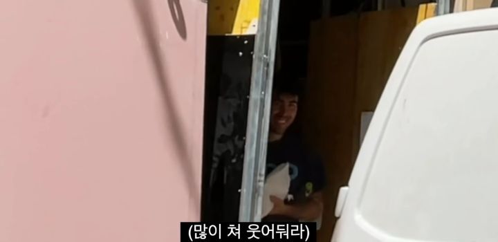 이탈리아에서 인종차별 당하고 이성적으로 참교육한 유튜버 | 인스티즈