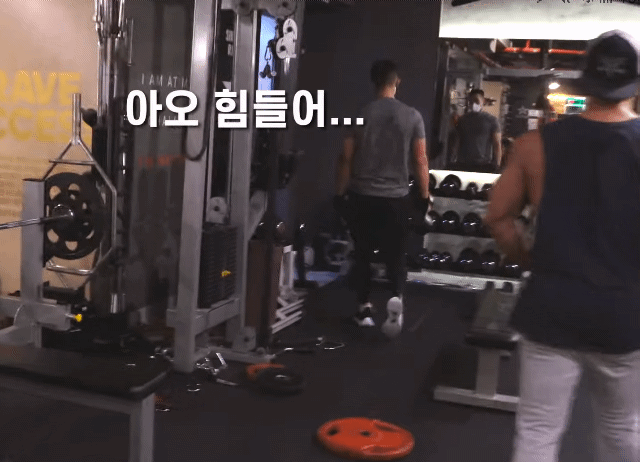 요즘 김종국한테 같이 운동 하자고 연락 안하는 김동현.gif | 인스티즈