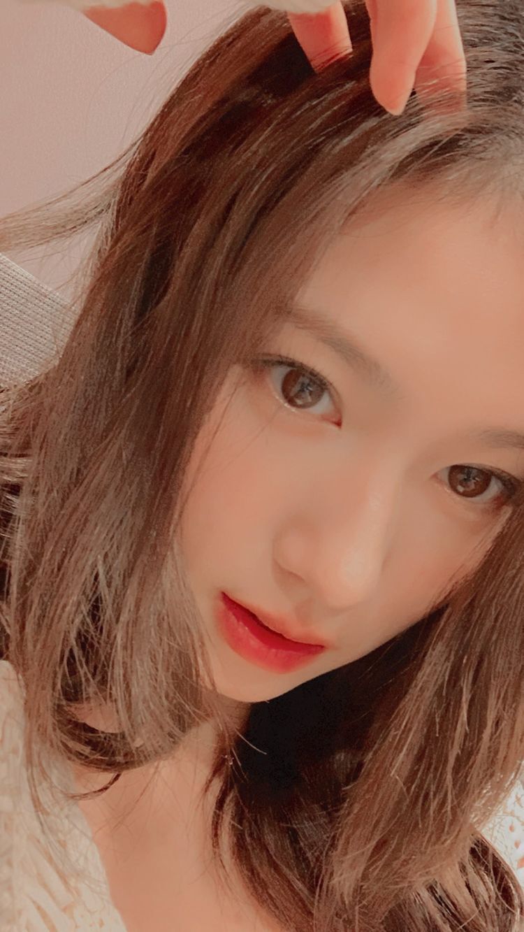 뭐하나 빠지는게 없이 핫한 사나 인스타 | 인스티즈