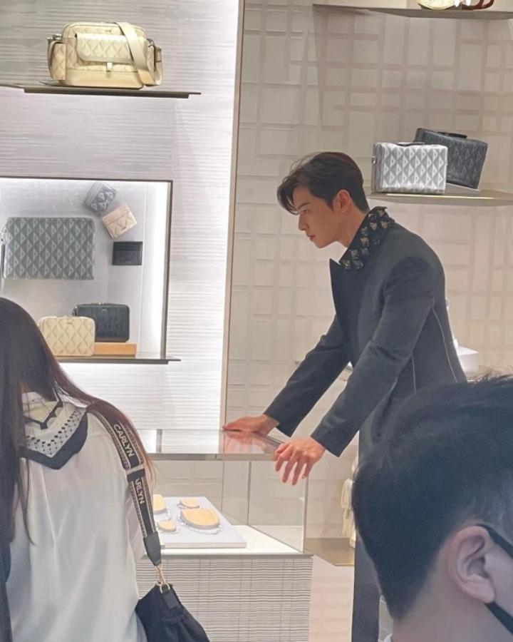더현대서울 디올 매장 방문한 차은우ㄷㄷㄷㄷㄷ.jpg | 인스티즈
