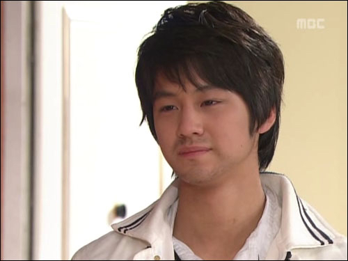 친구 가족 단톡방에 초대 안해줘서 울었어.JPG | 인스티즈