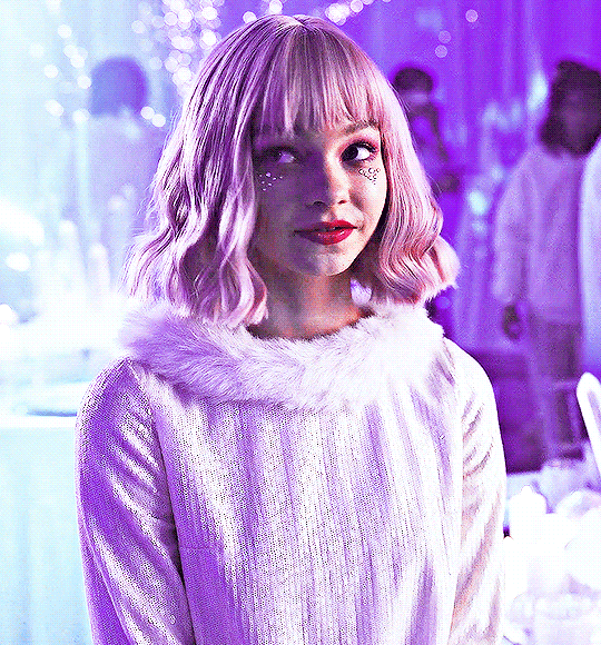 한국과 인연이 깊은 웬즈데이 룸메이트역 배우 | 인스티즈