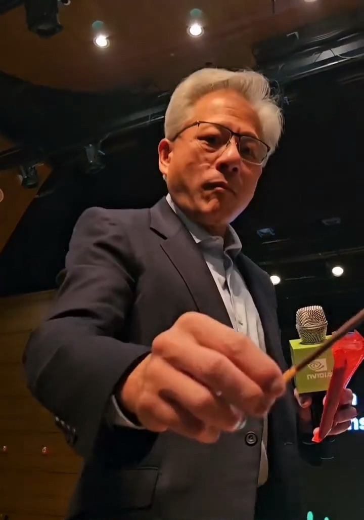 빼빼로 먹는 젠슨황 부녀 | 인스티즈