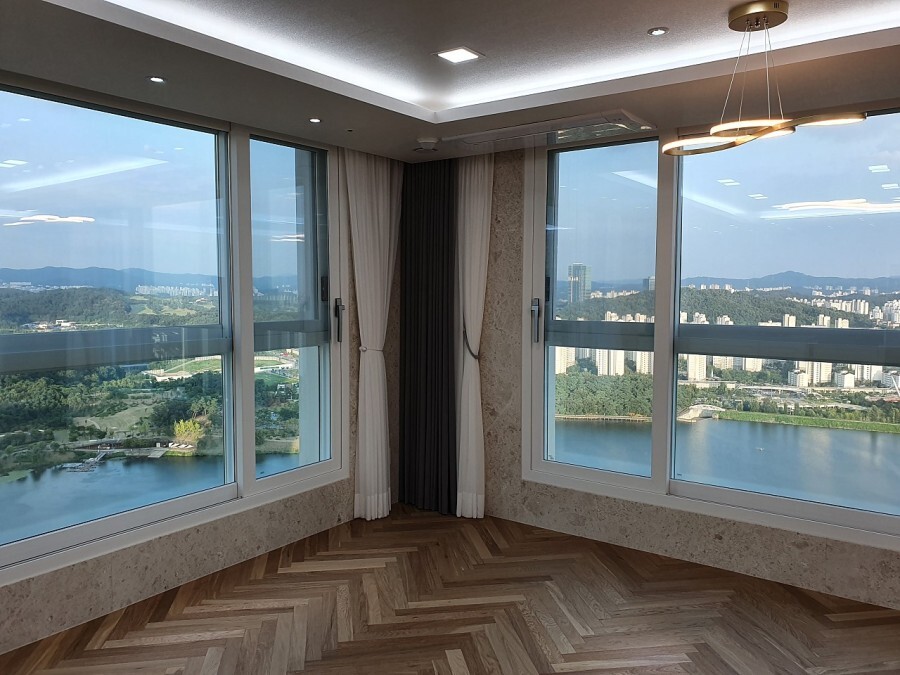 광교의 한 아파트 거실뷰.JPG | 인스티즈