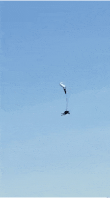 낙하 도중 낙하산이 꼬여버림.gif | 인스티즈