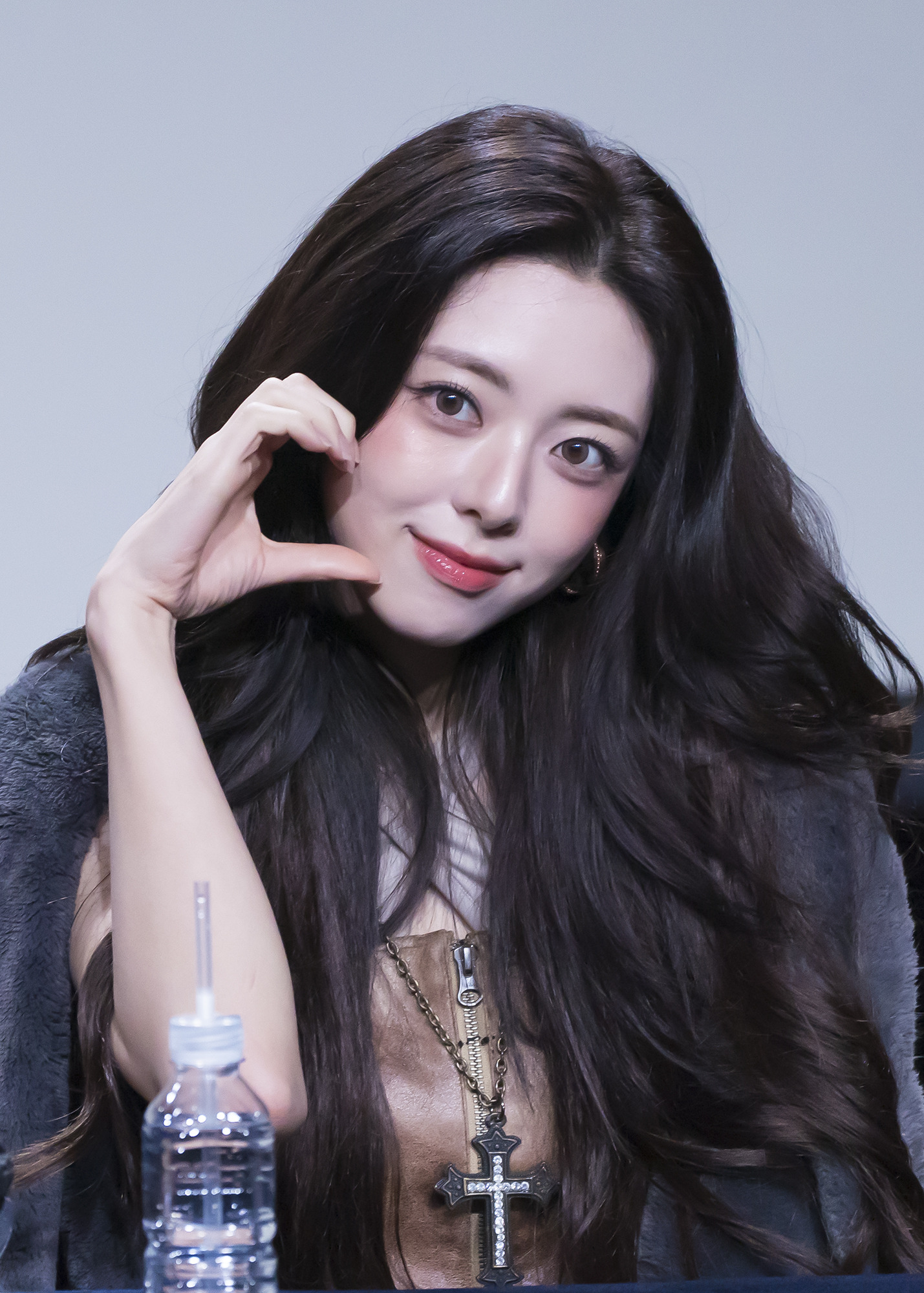 (스압)여자여자한 ITZY 유나.jpgif | 인스티즈