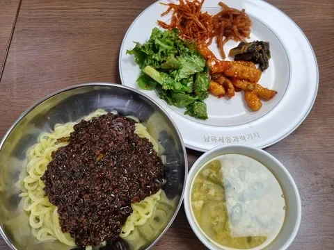 이쯤에서 보는 실제 남극 대원들의 식사생활.jpg | 인스티즈