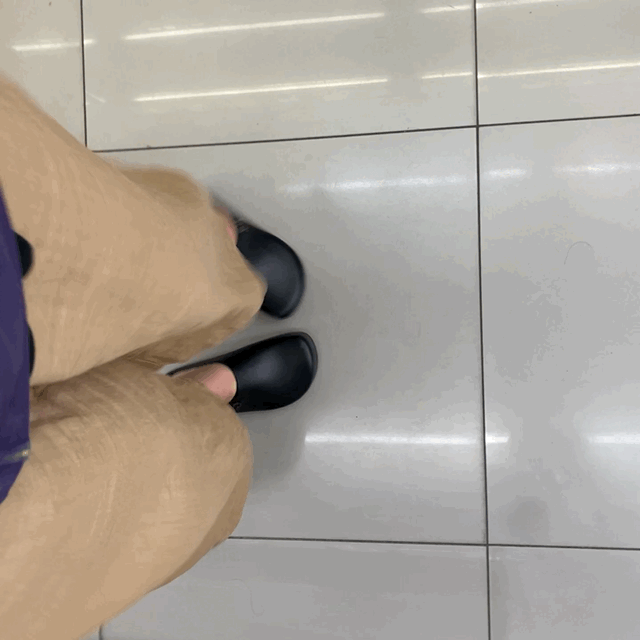 엄마한테 크록스 사달라했는데 이거 사줘서 걍 신고옴.jpg | 인스티즈