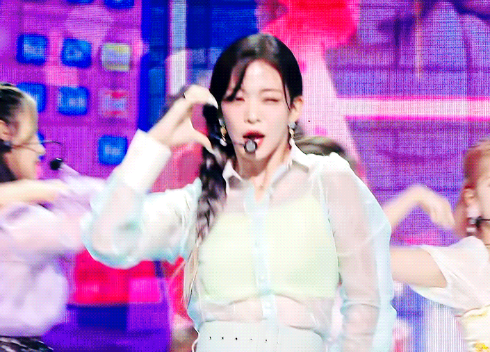 (스압)얼굴도 몸매도 이쁜 프로미스나인 이채영.jpgif | 인스티즈