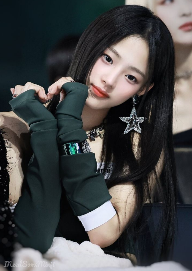 막내에게 현명한 모습 보여주는 뉴진스의 맏이 민지.jpg | 인스티즈